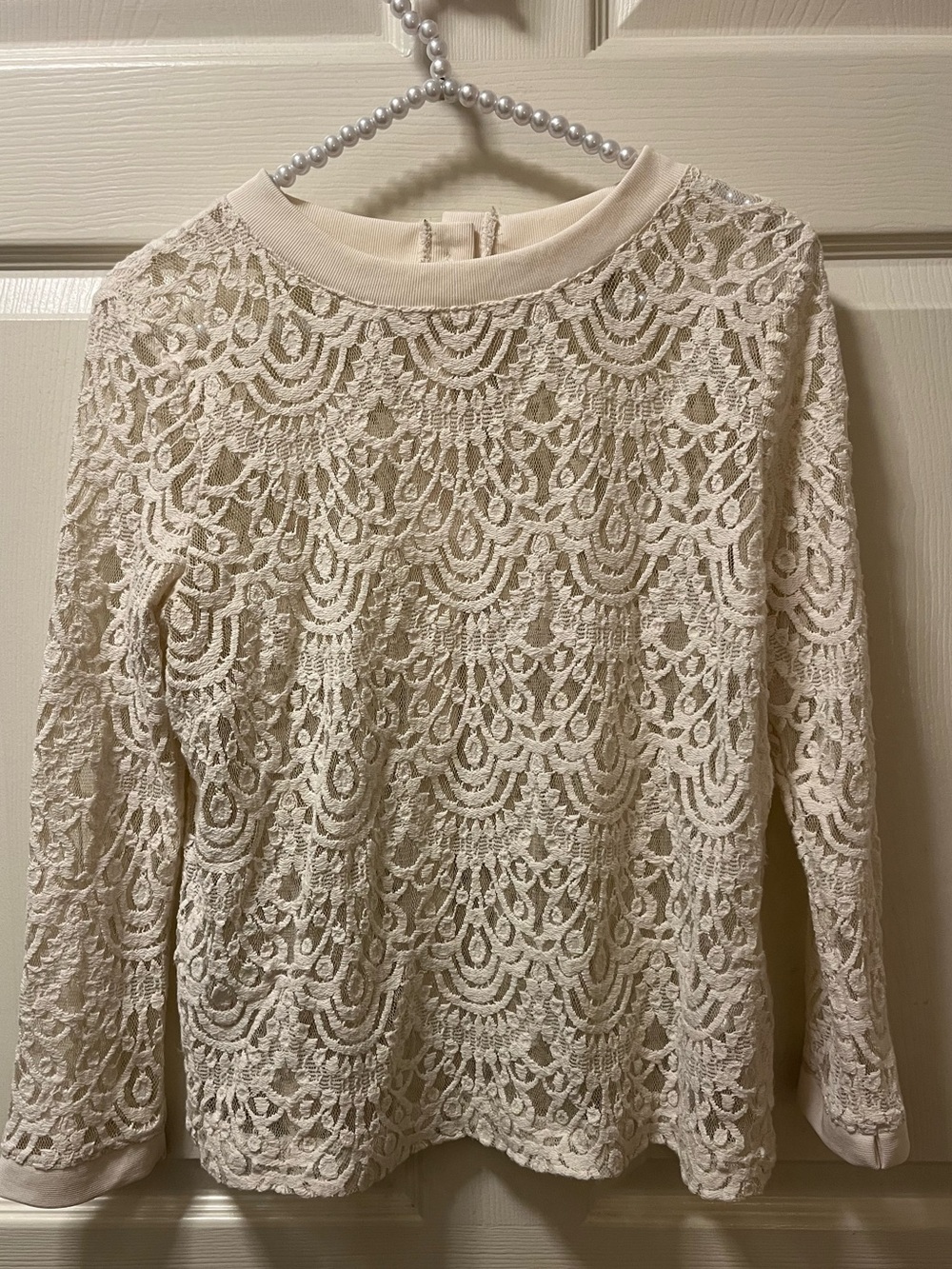 Banana Republic Women’s Cream Lace Long-Sleeve Top With Button Up Back Sz Med